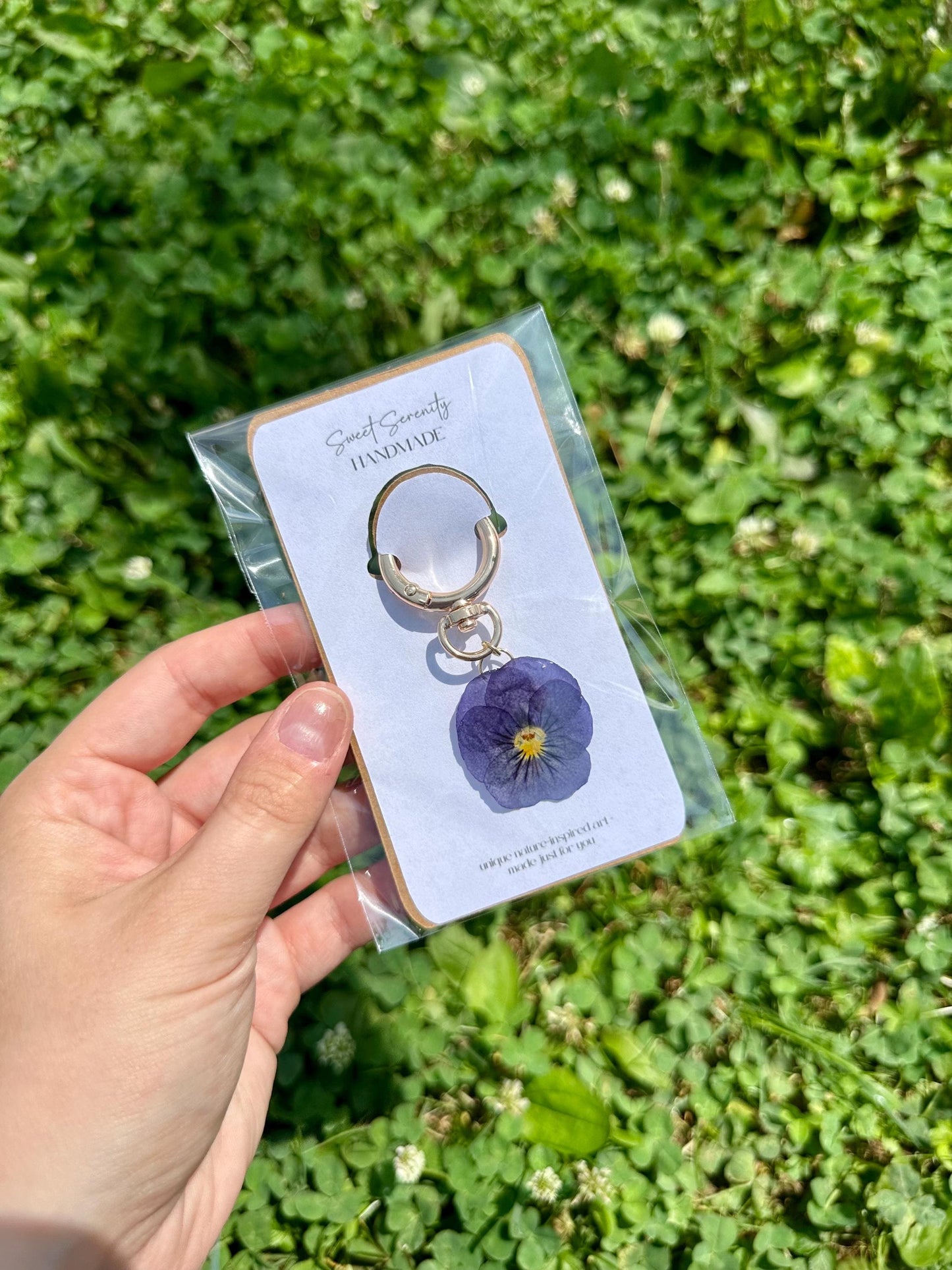Real Pressed Flower Resin Keychain: Botanical Charm, Nature-Inspired Gift