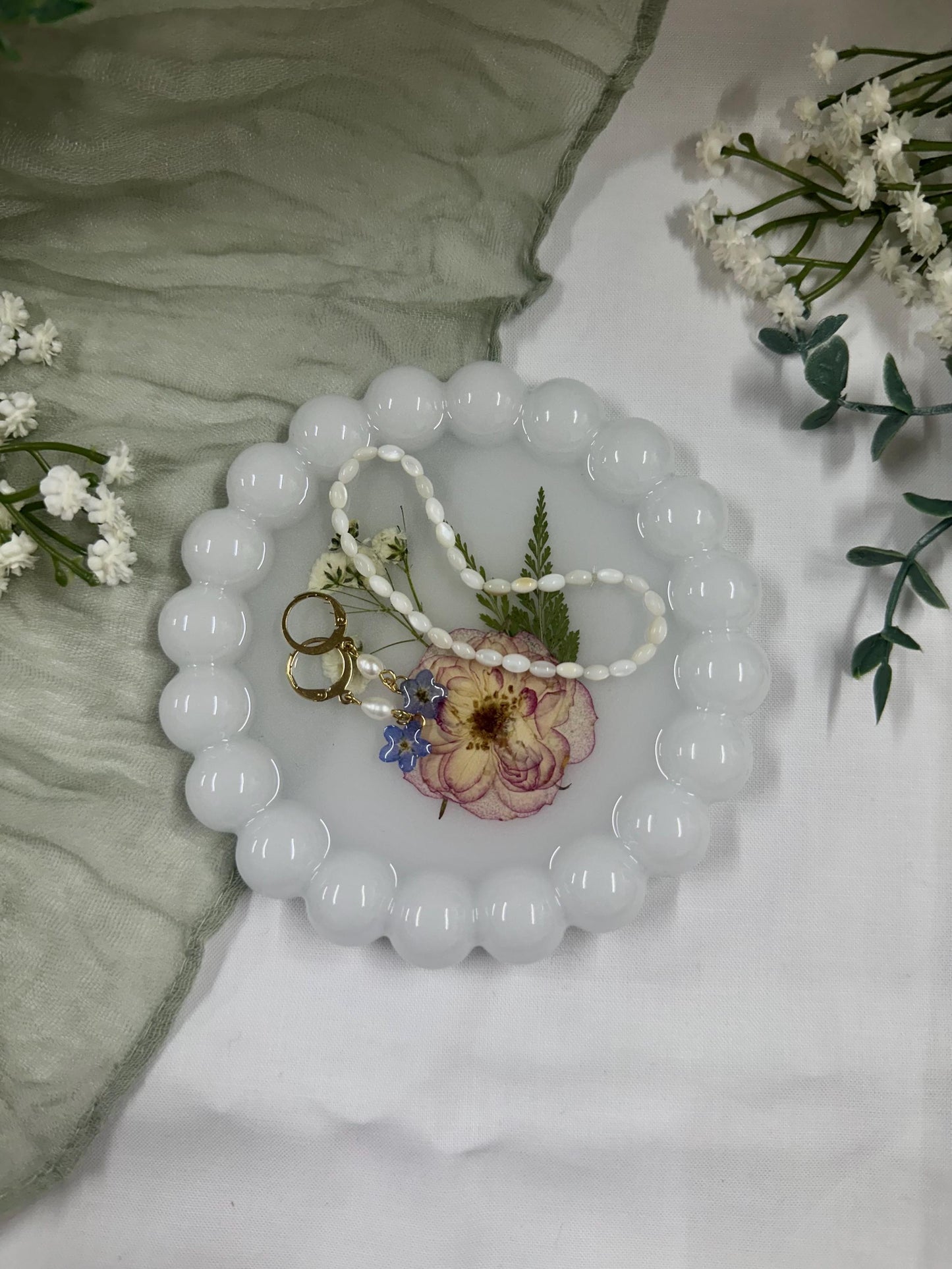 Pressed Flower Resin Coaster: Beaded Edge Jewelry Dish, Nature-Inspired Decor