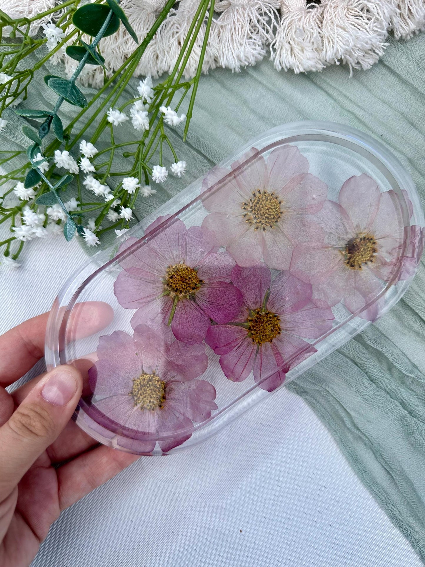 Pressed Flower Resin Tray: Handmade Botanical Jewelry Dish