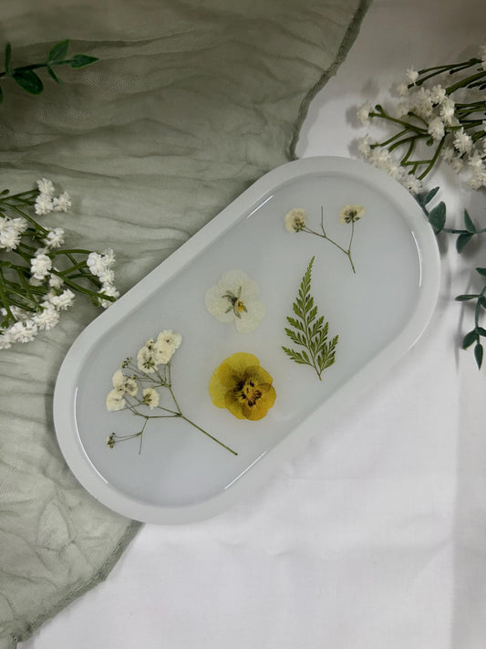 Pressed Flower Resin Tray – Oval Jewelry Dish with Real Flowers, Handmade Trinket Tray, Botanical Decor, Vanity Organizer, Gift for Her
