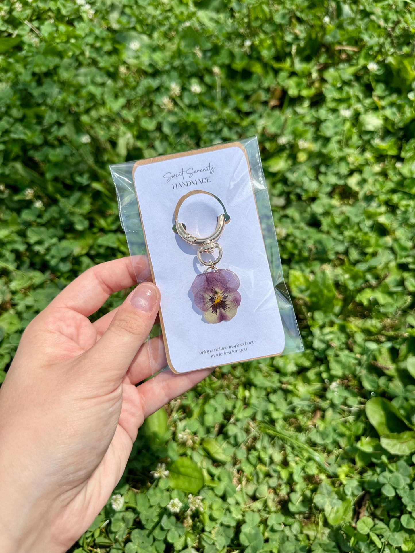 Real Pressed Flower Resin Keychain: Botanical Charm, Nature-Inspired Gift