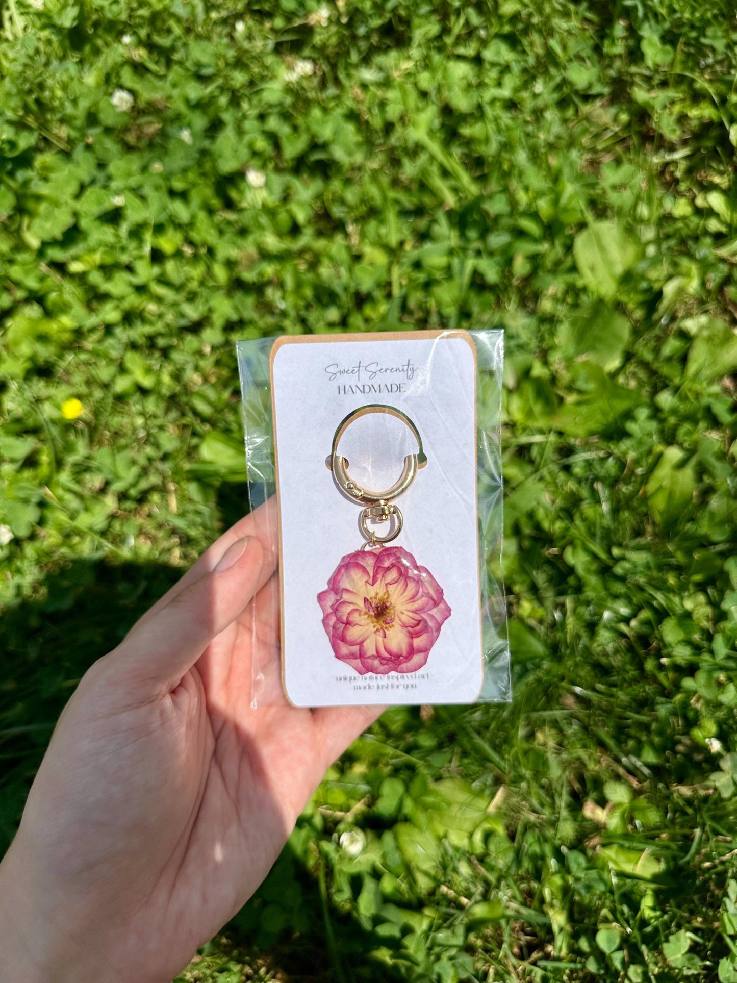Real Pressed Flower Resin Keychain: Botanical Charm, Nature-Inspired Gift
