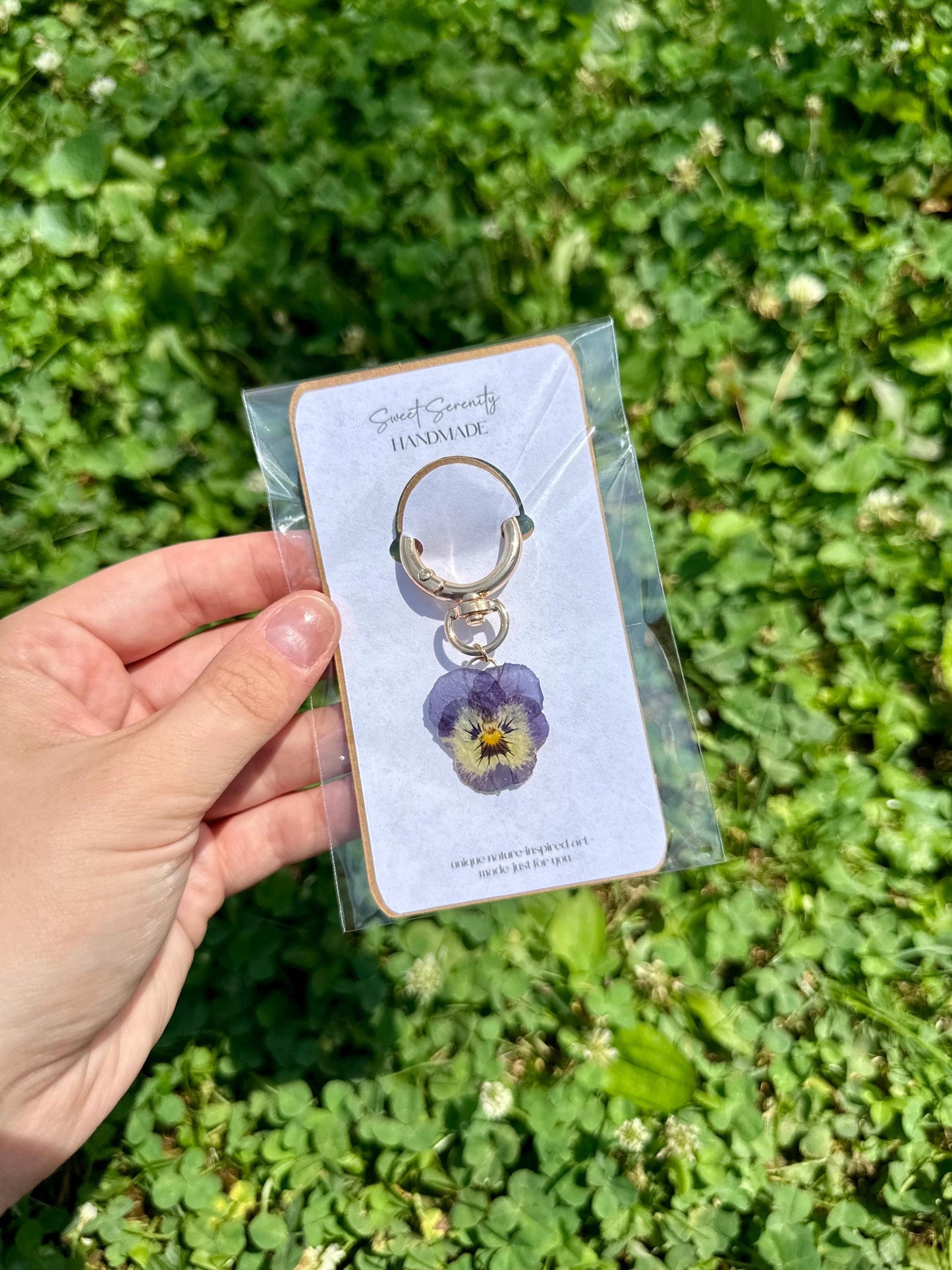 Real Pressed Flower Resin Keychain: Botanical Charm, Nature-Inspired Gift