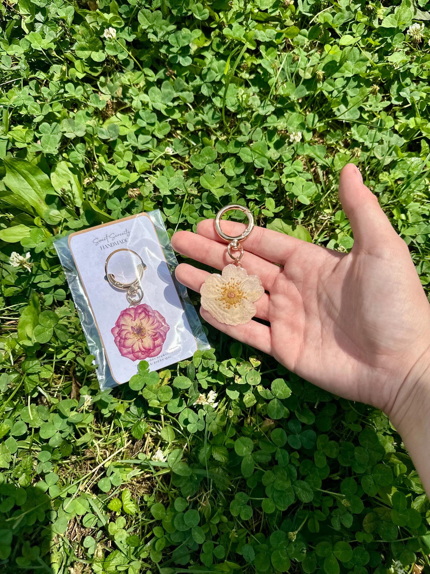 Real Pressed Flower Resin Keychain: Botanical Charm, Nature-Inspired Gift