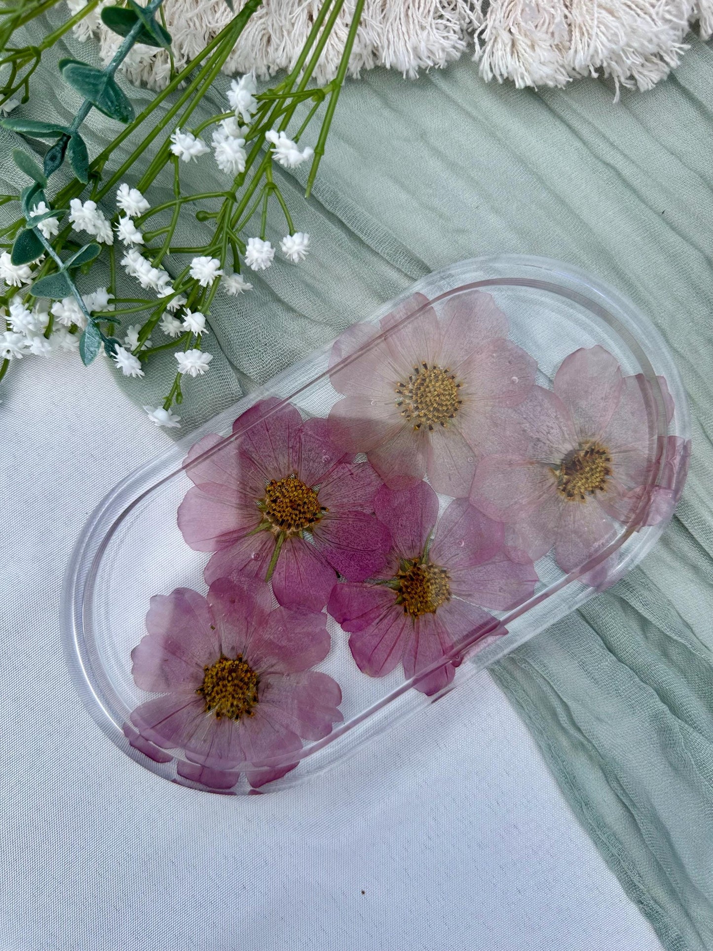 Pressed Flower Resin Tray: Handmade Botanical Jewelry Dish